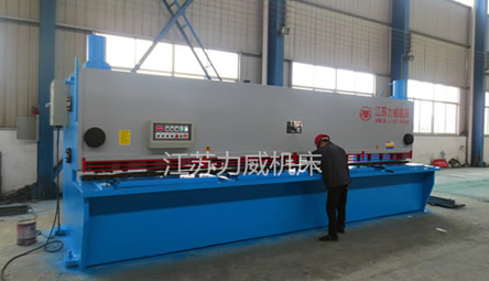 QC11Y/K普通、數(shù)控液壓閘式剪板機